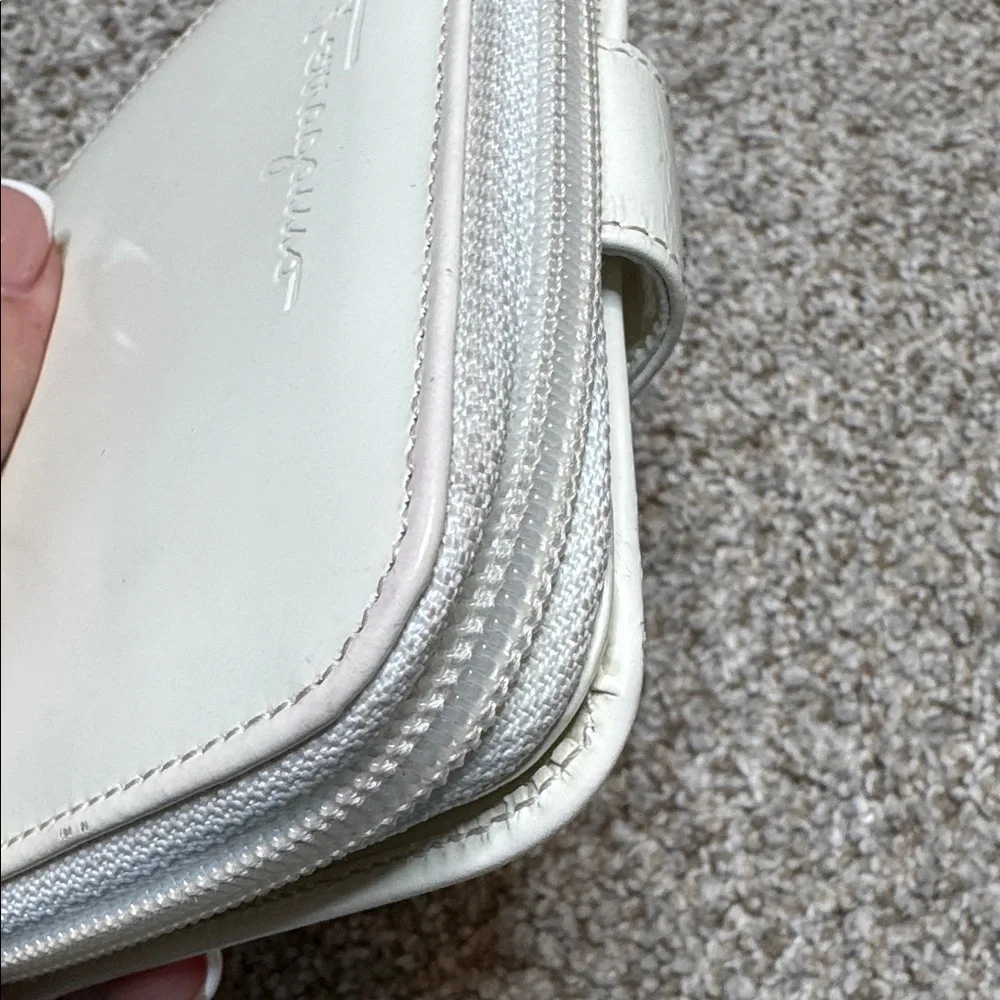 Salvatore Ferragamo Gancini White Calfskin Leather Zip Wallet Authentic